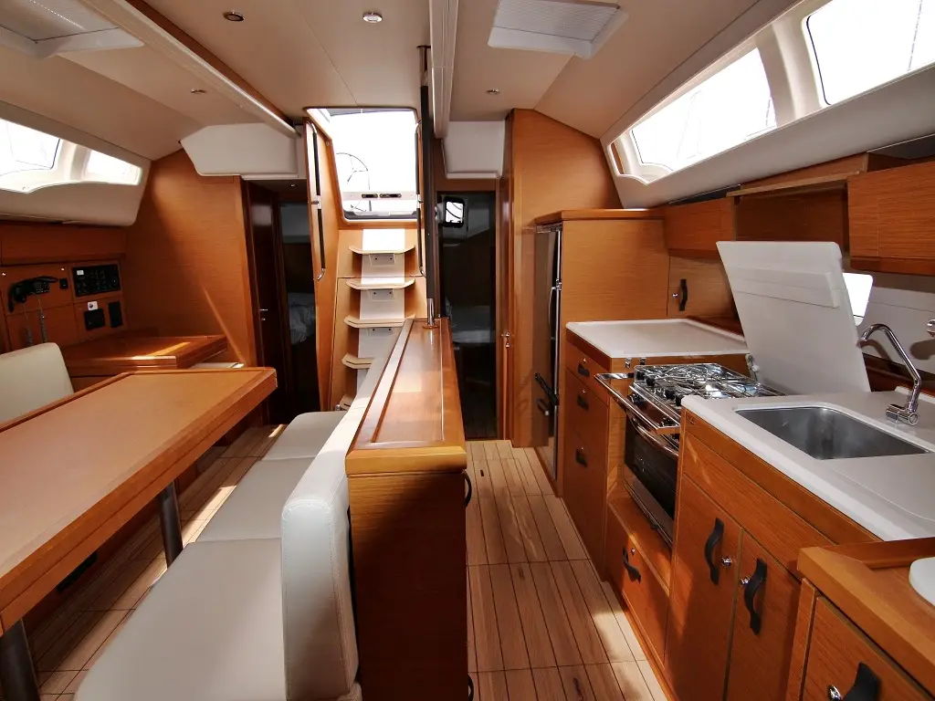 MYSTIC DREAMS, Interior image