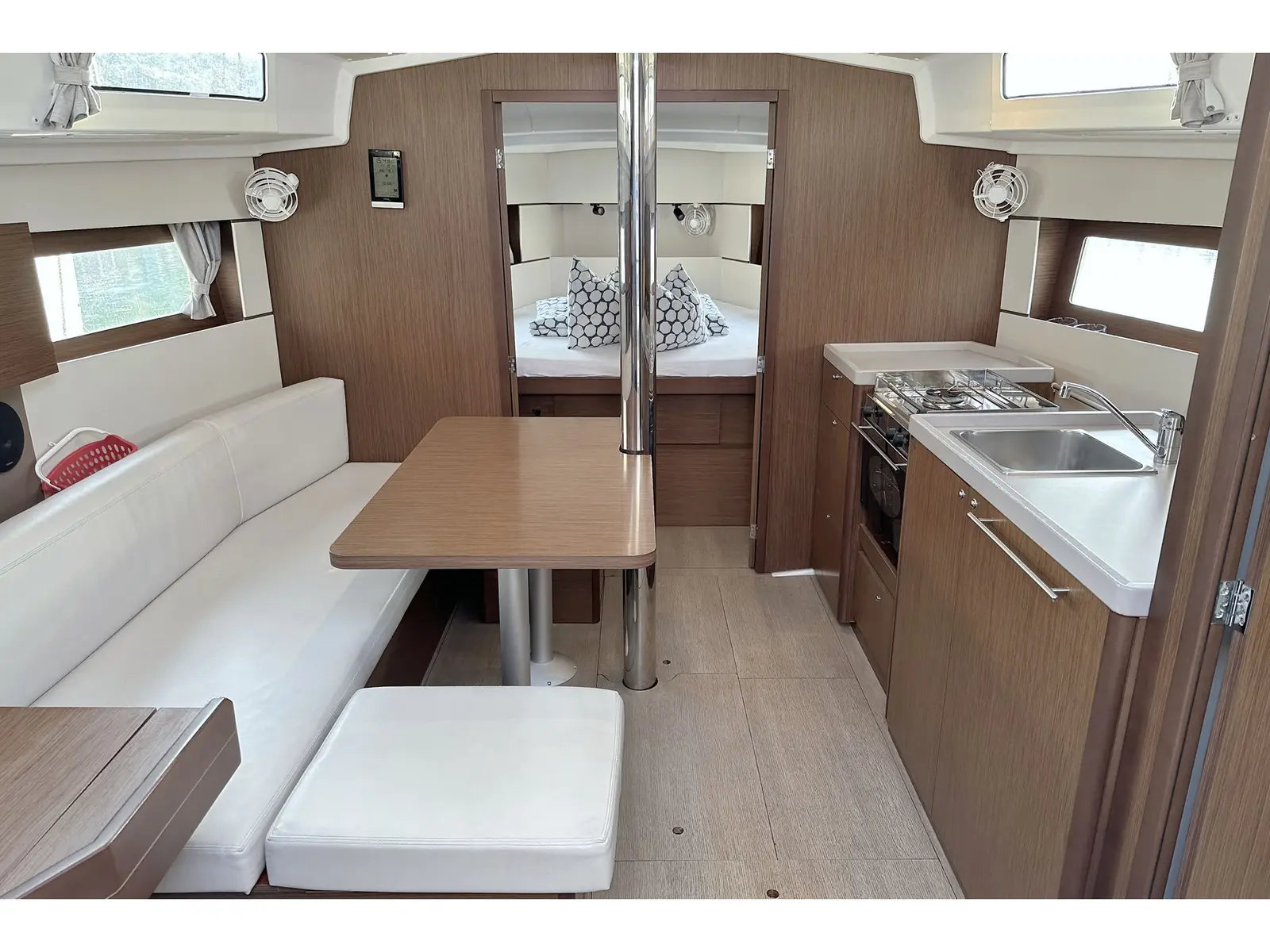 Flip, Interior image