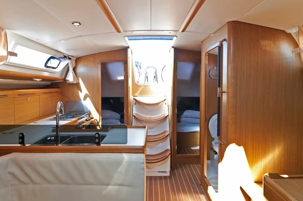 Bookie Too, Interior image