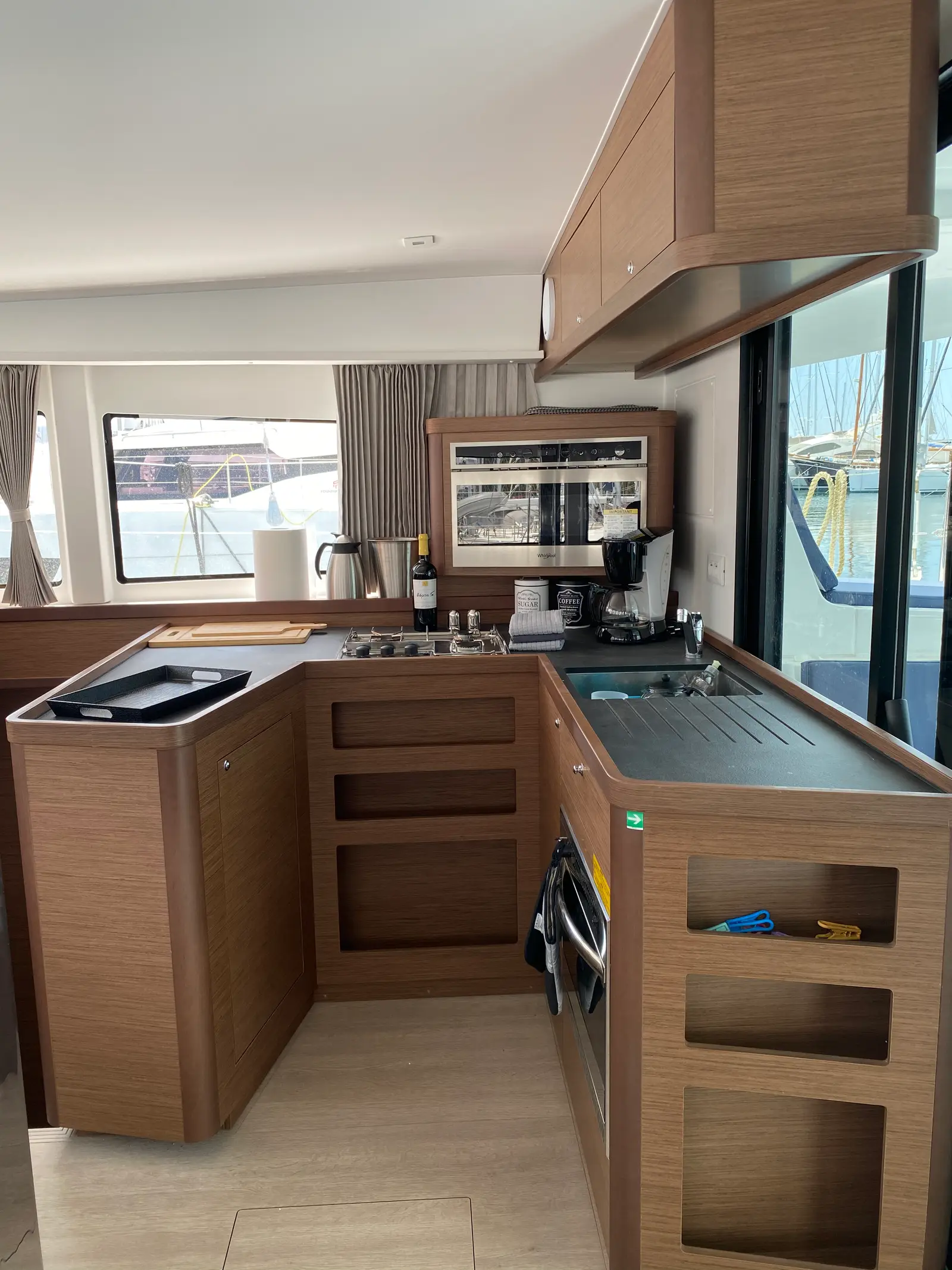 Alima, interior image