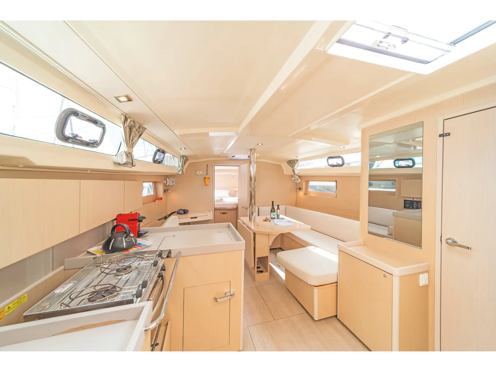 Silver Eintzel, Interior image