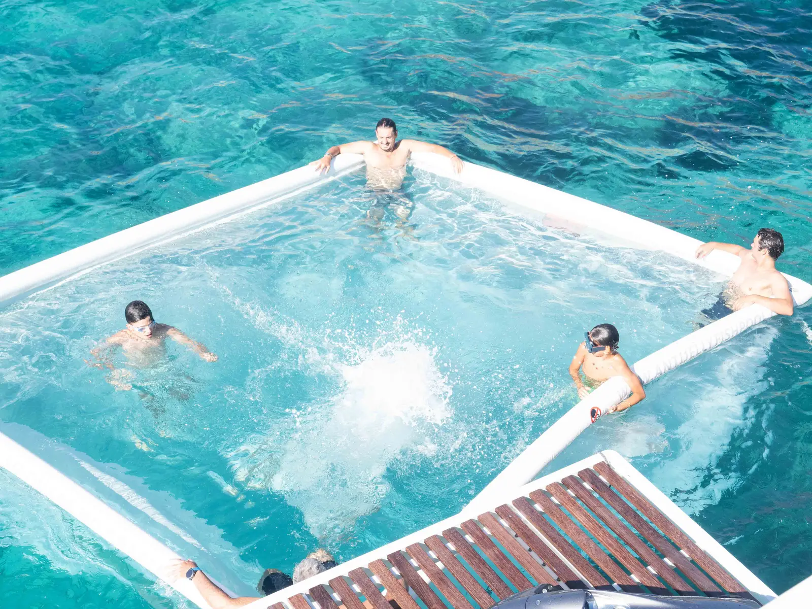 MIM OCEAN 2, Pool