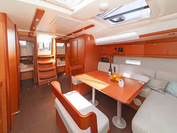 OCEAN WHISPER, Interior image