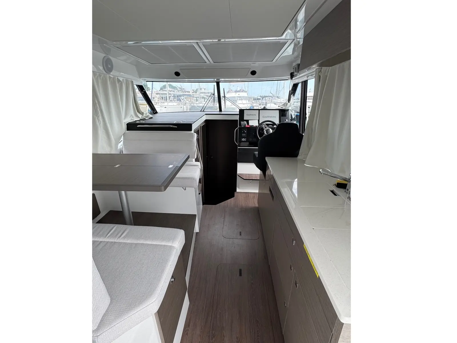 Serendipity, Interior image