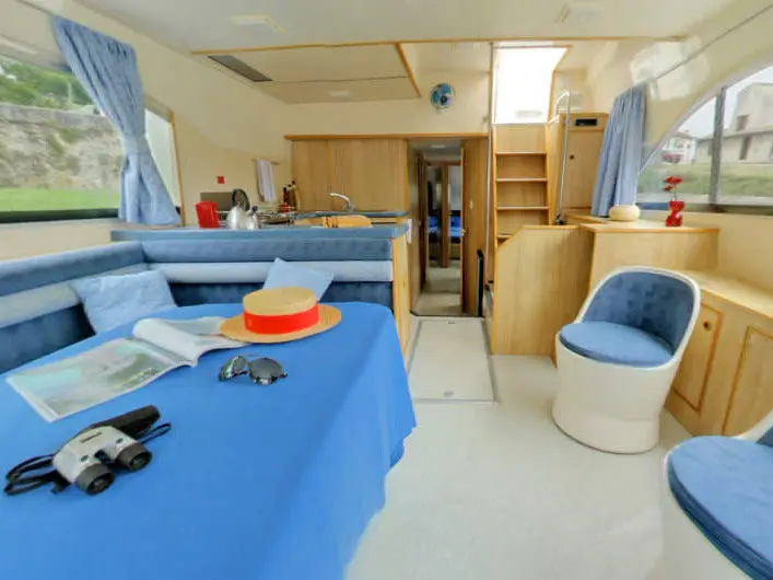 Salsa A - Comfort 19, Interior image