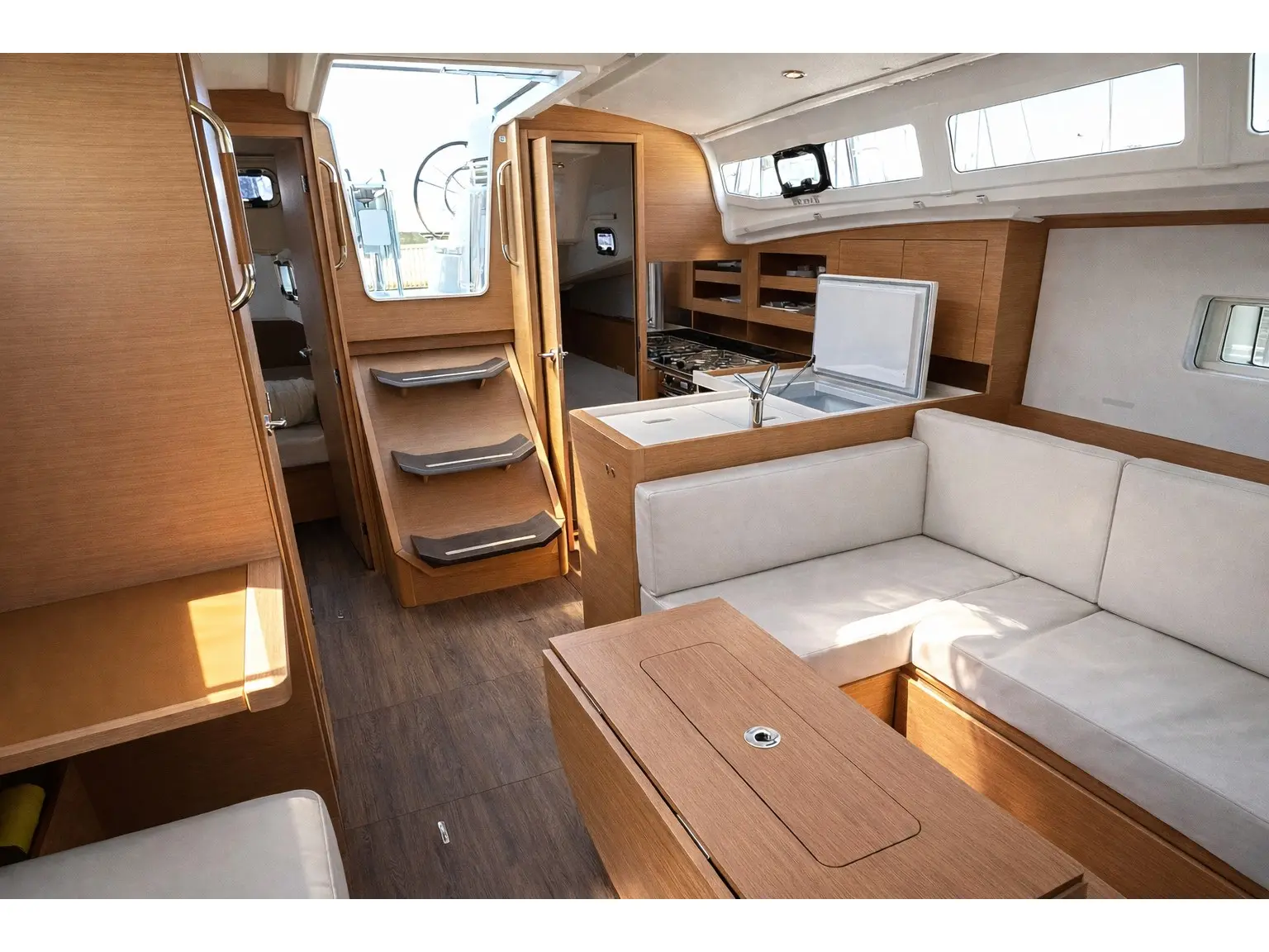 SSY-03, Interior image