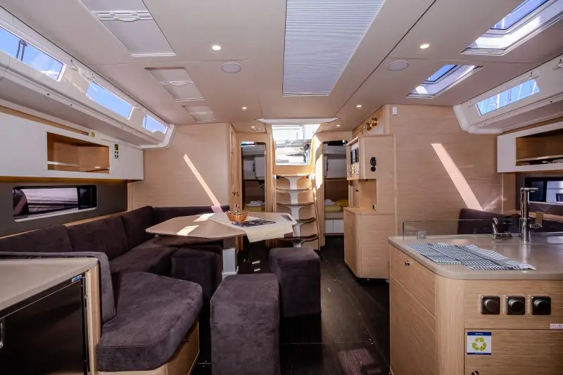 Nada, Interior image