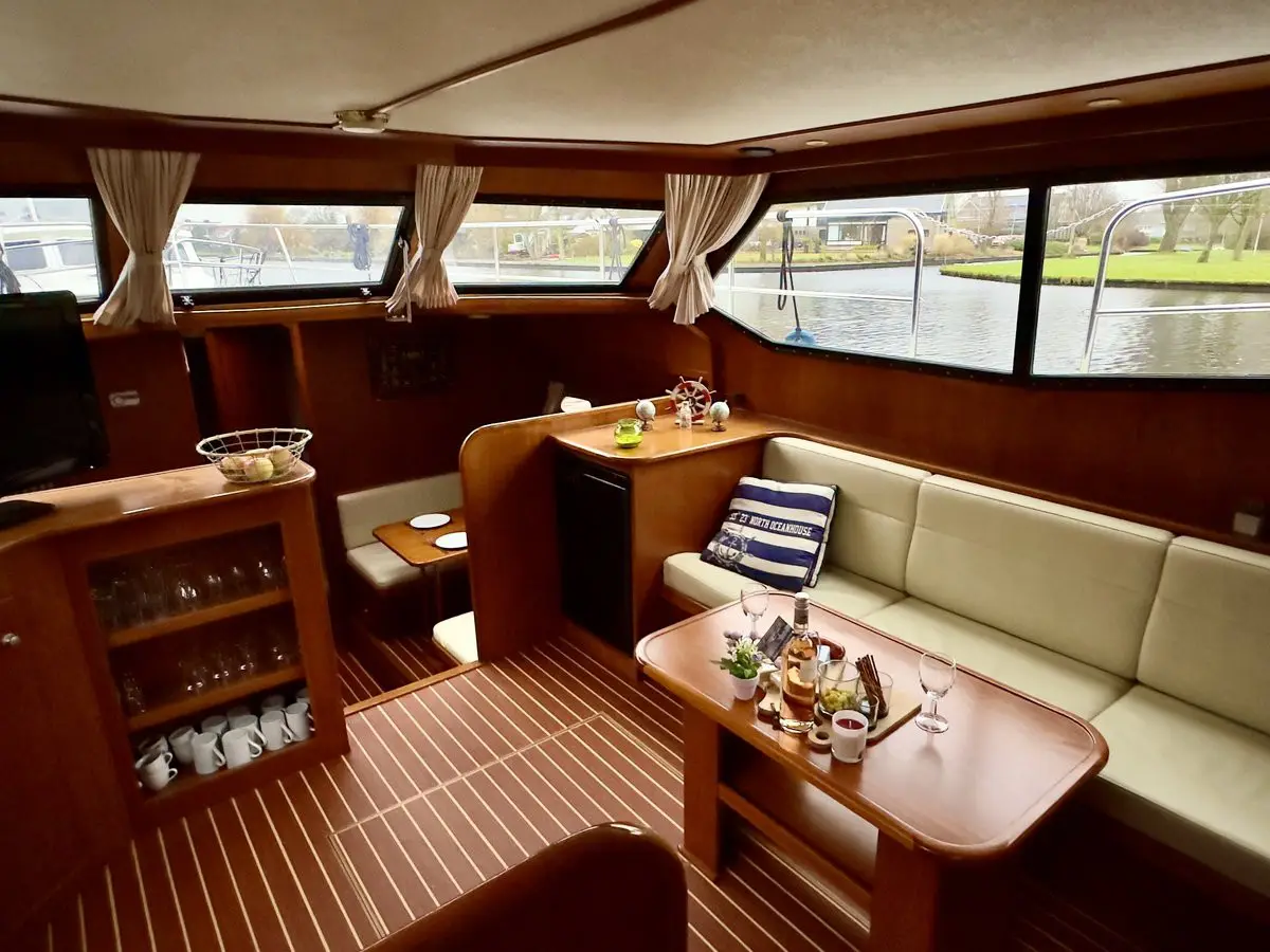 Atlas, Interior image