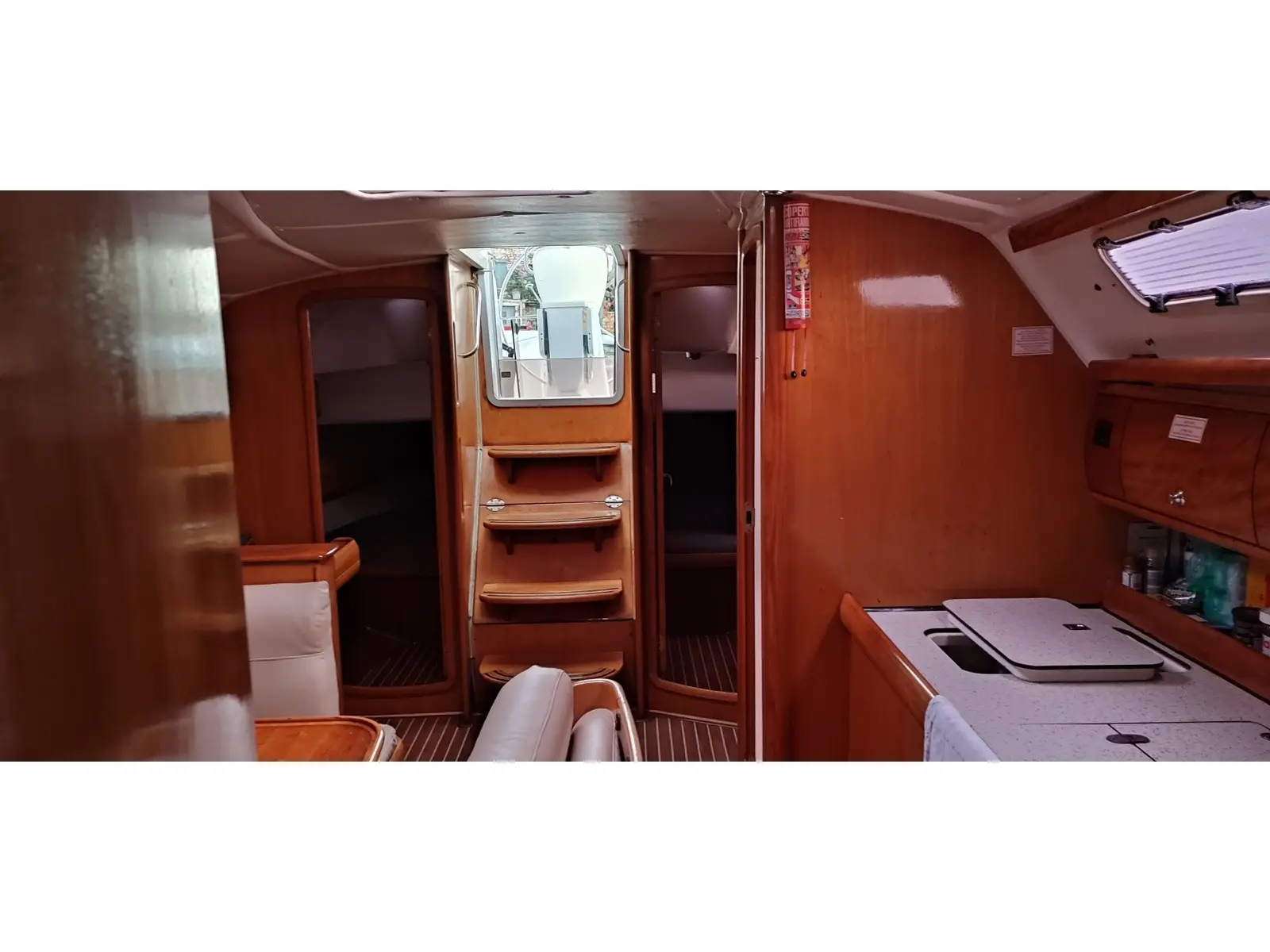 Tritonas, Interior image