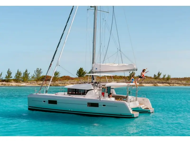 Booby, Lagoon 42