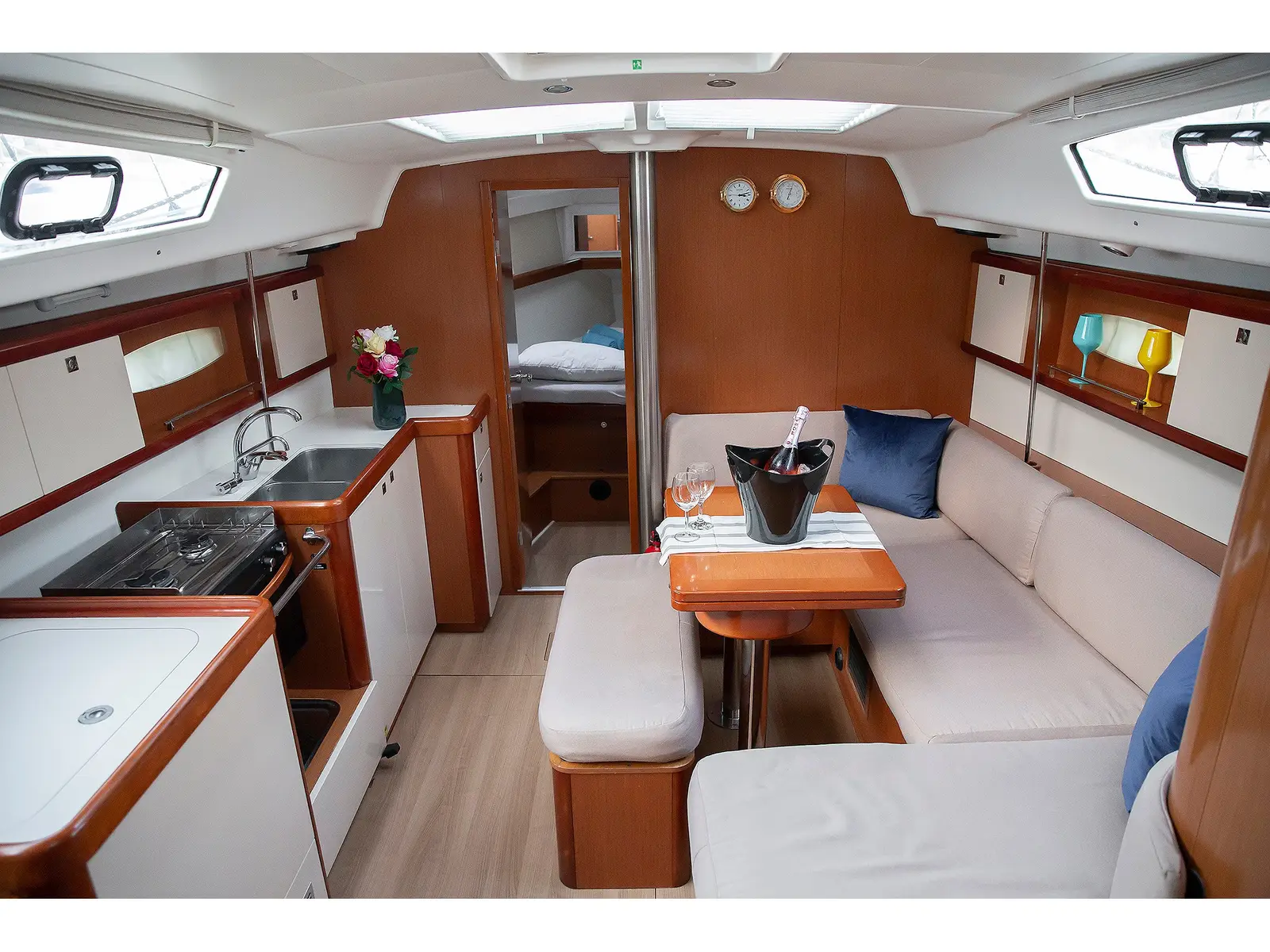 Marco Polo, Interior image