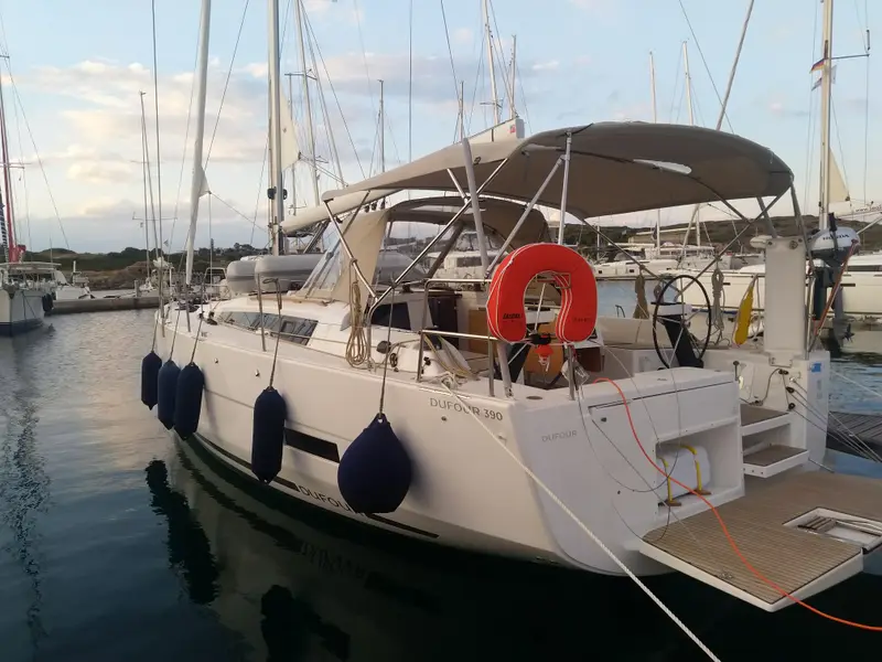 Blu, Dufour 390