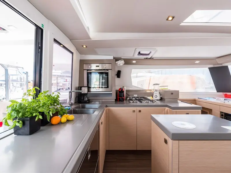 SUNNY WAVE, Interior image