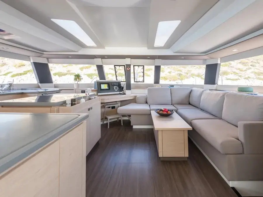 Pi 2, Interior image