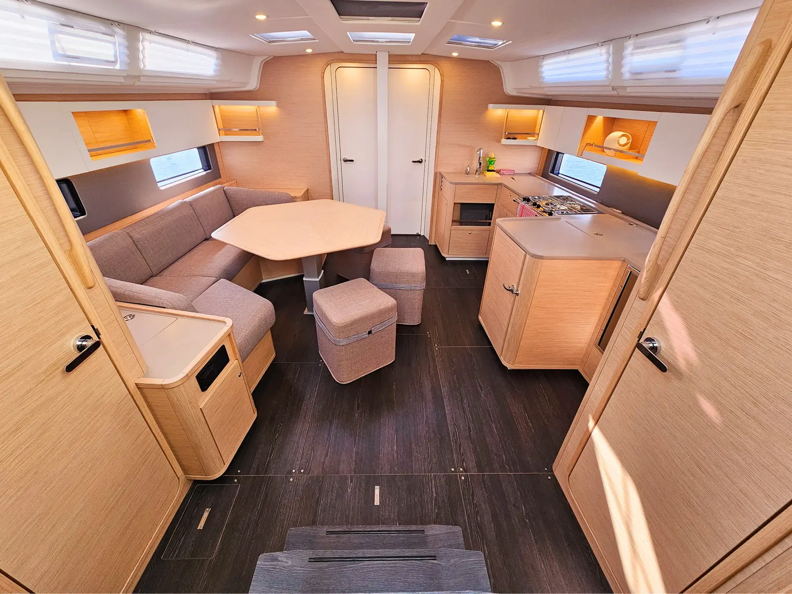 Virtuoso, Interior image