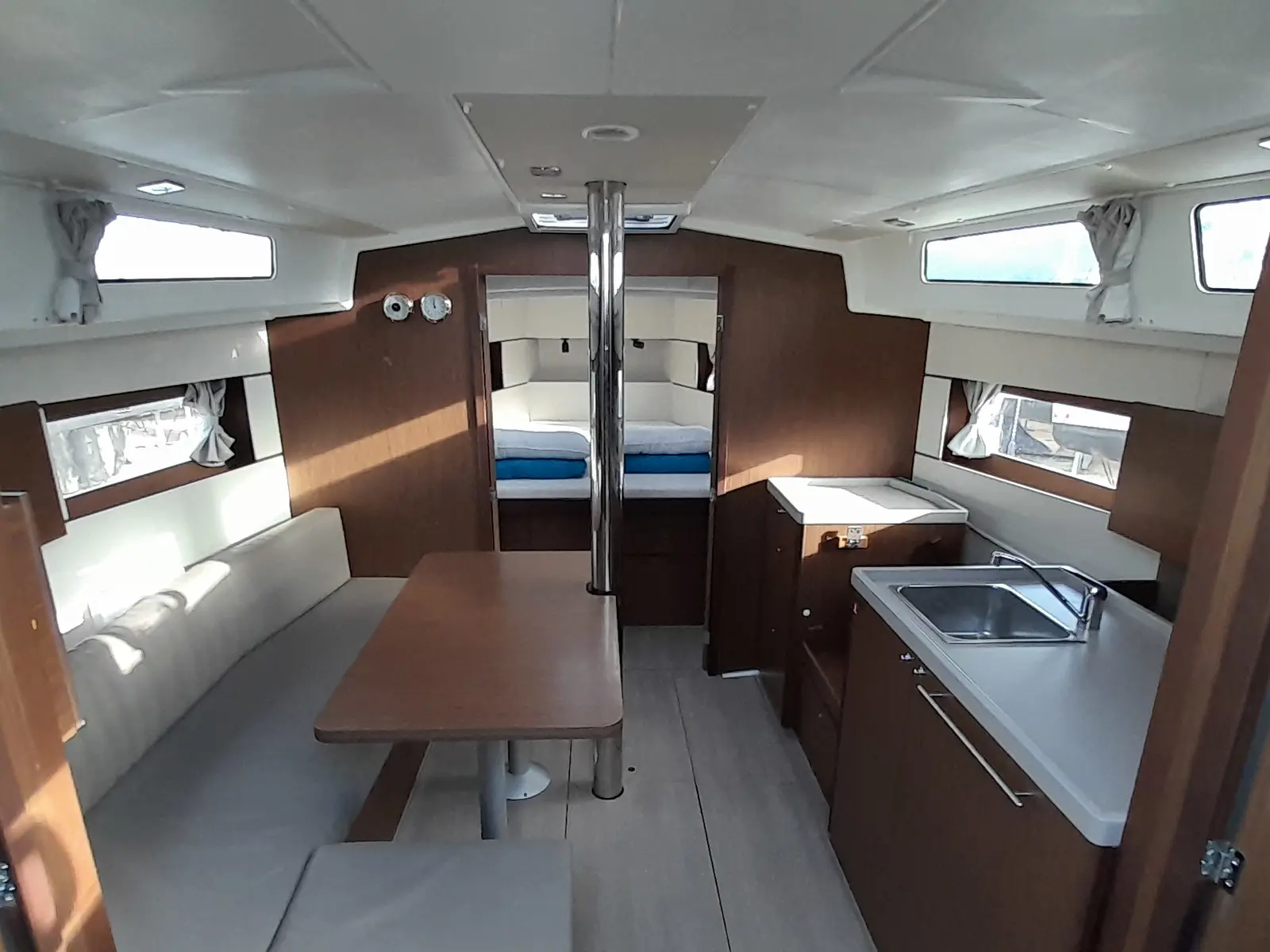 The Boss, Interior image
