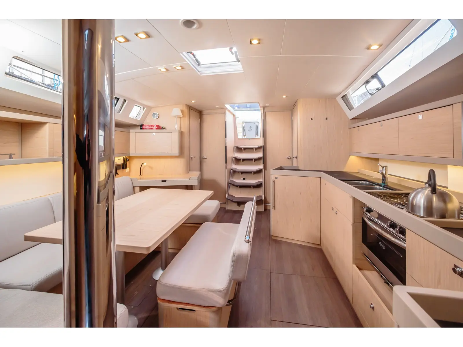 Mizzica, Interior image