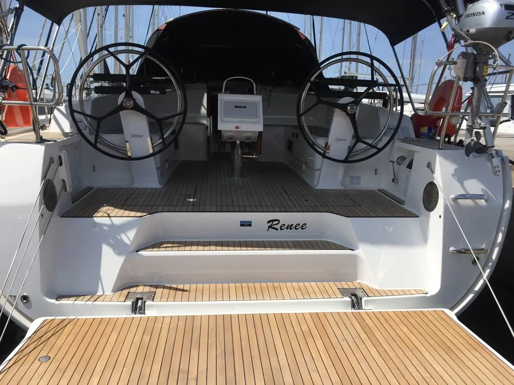 RENEE, Main image