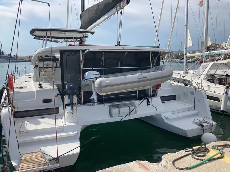 Silver VIII, Lagoon 42