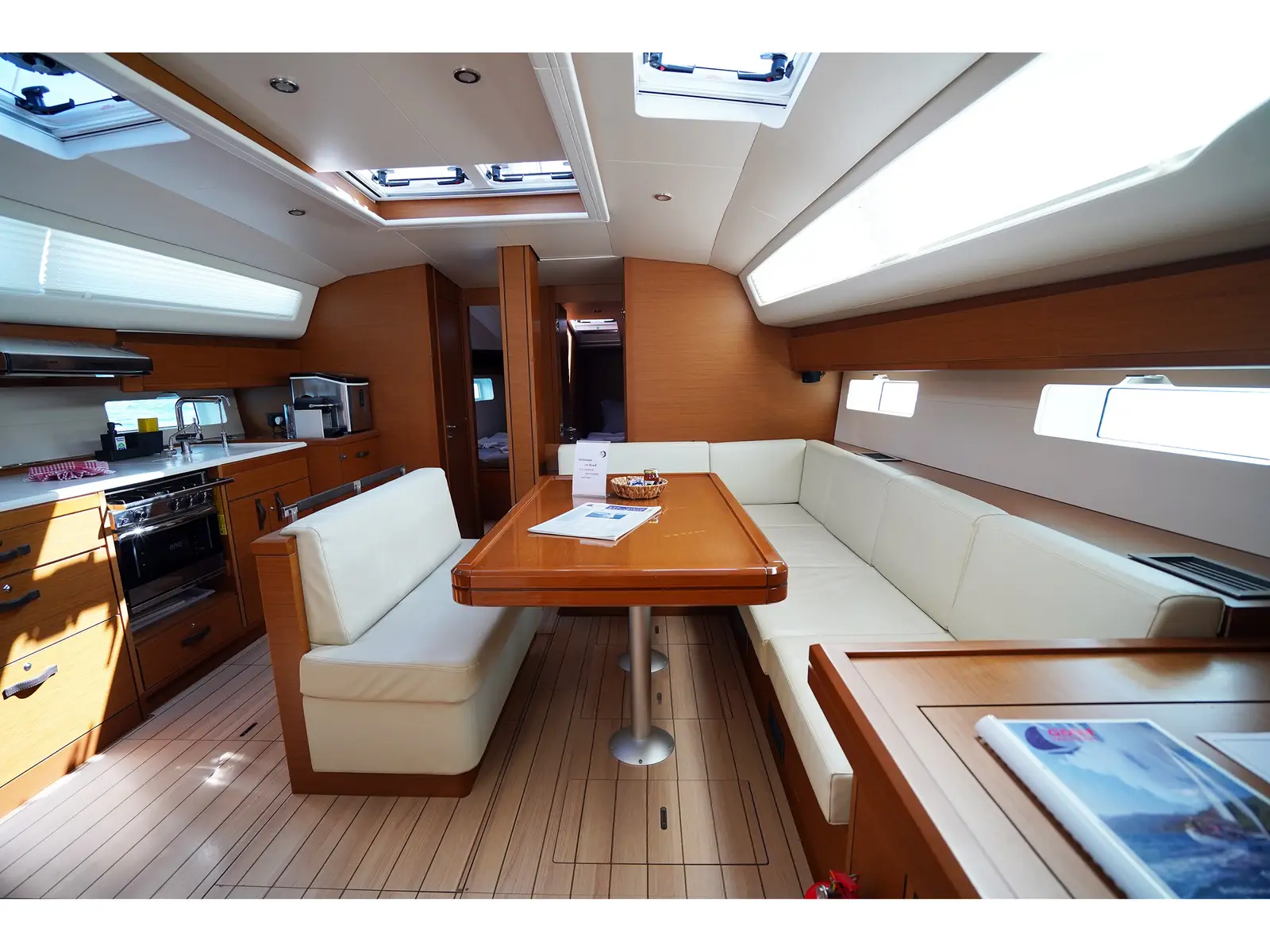 Sunlark, Interior image