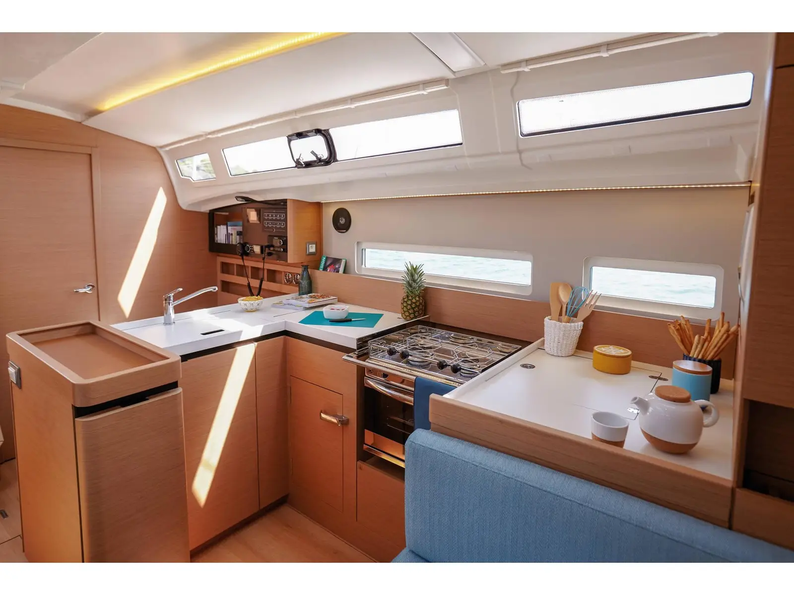 SYLPHIE, Interior image