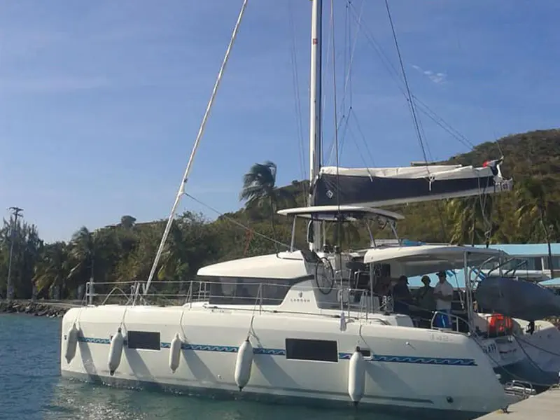 Victoria, Lagoon 42