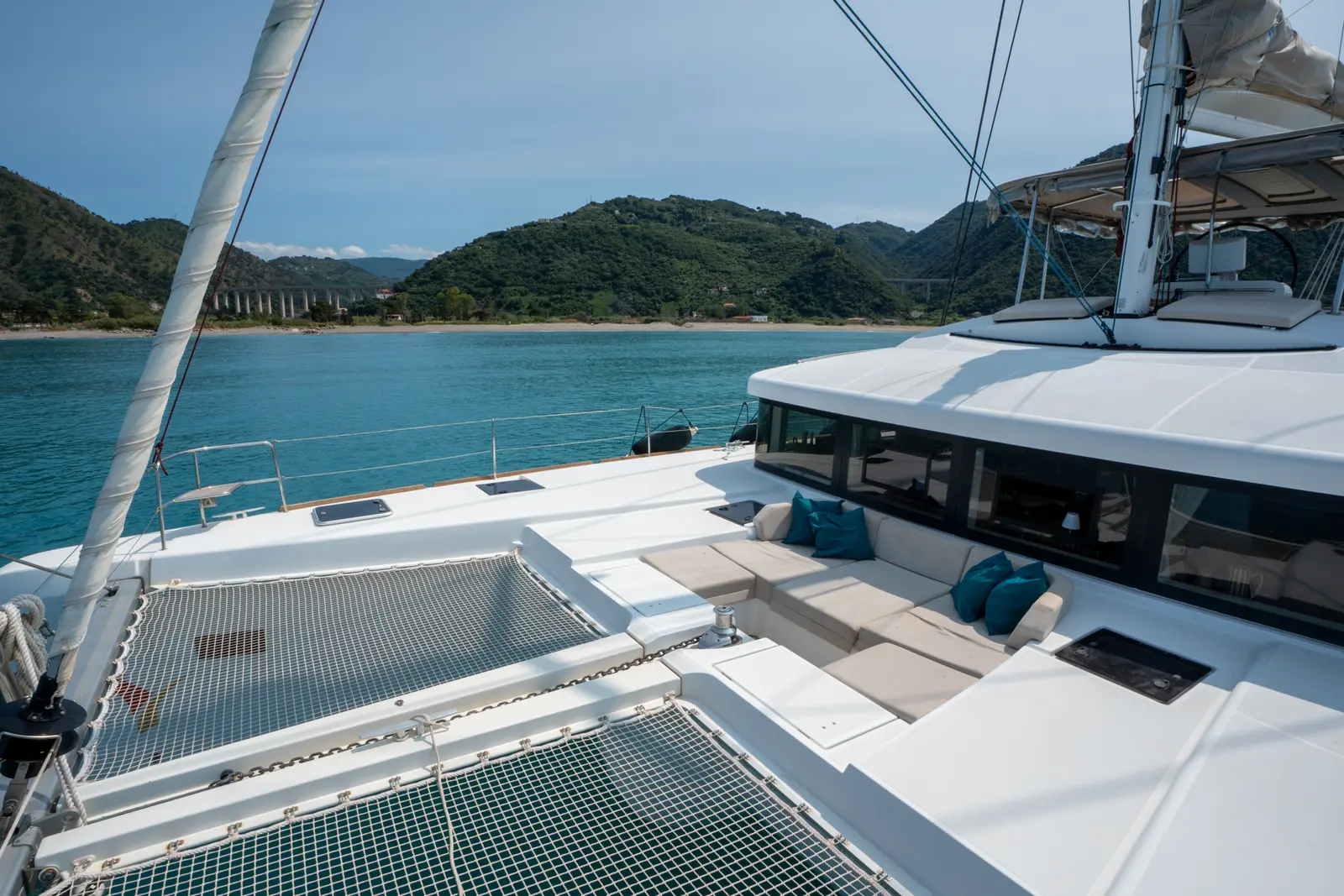 SAILUXE - Fichissimo, Bow