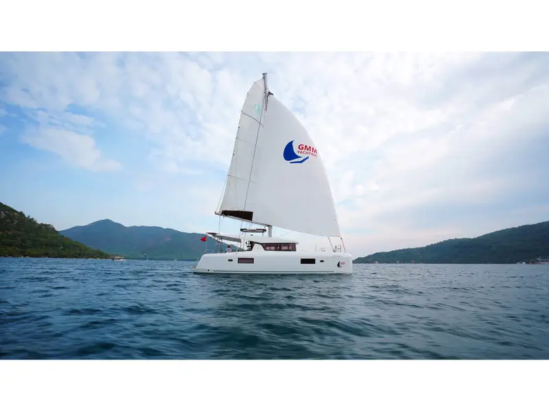 Little Dream, Lagoon 42