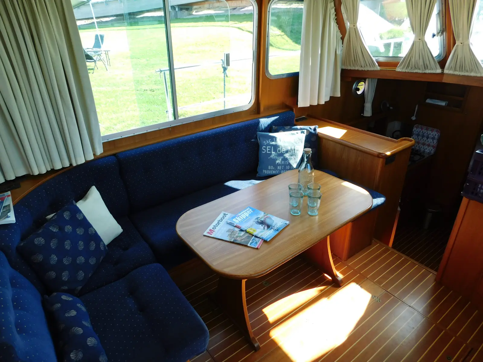 Nienke, Interior image
