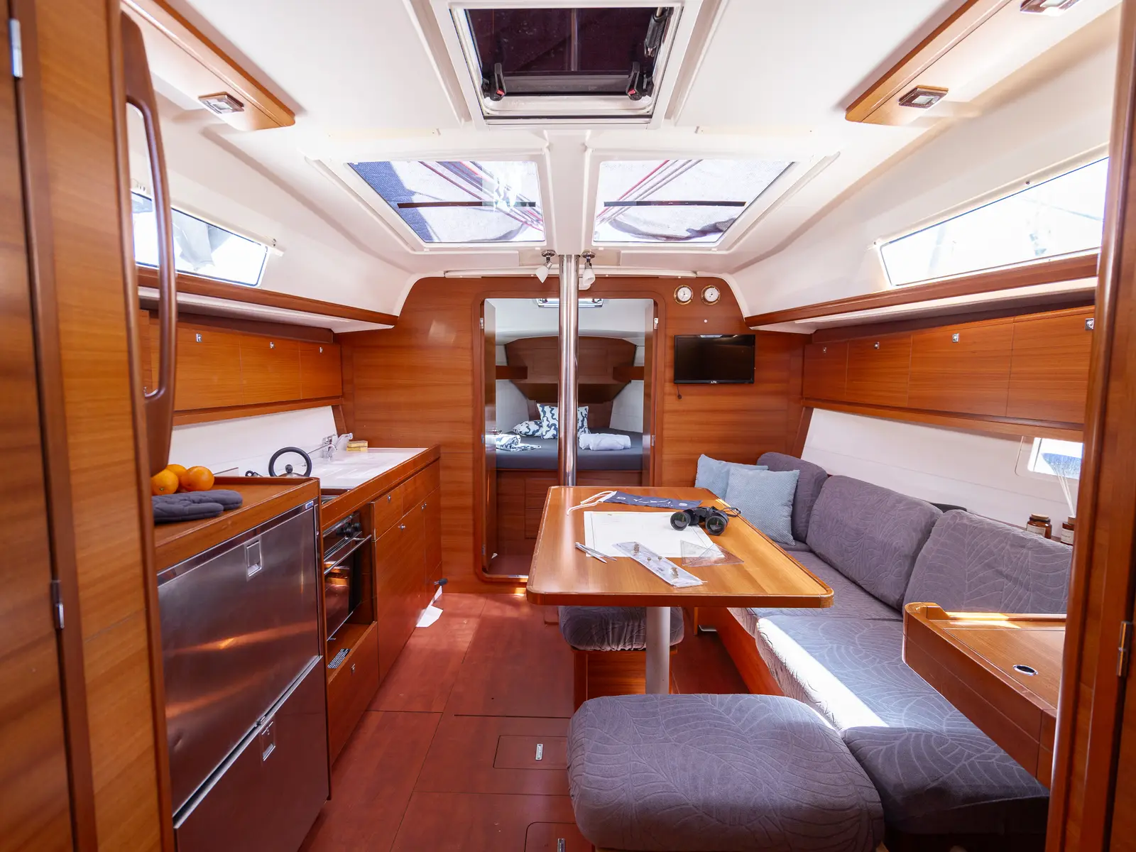 Cetus, Interior image
