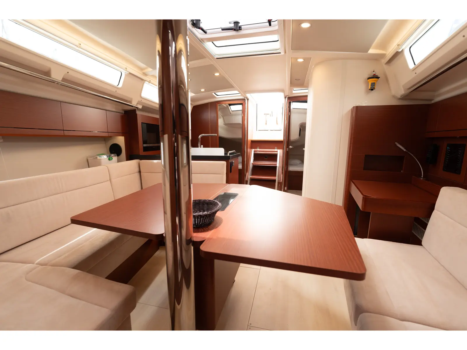 VRONTIS |Inverter|, Interior image