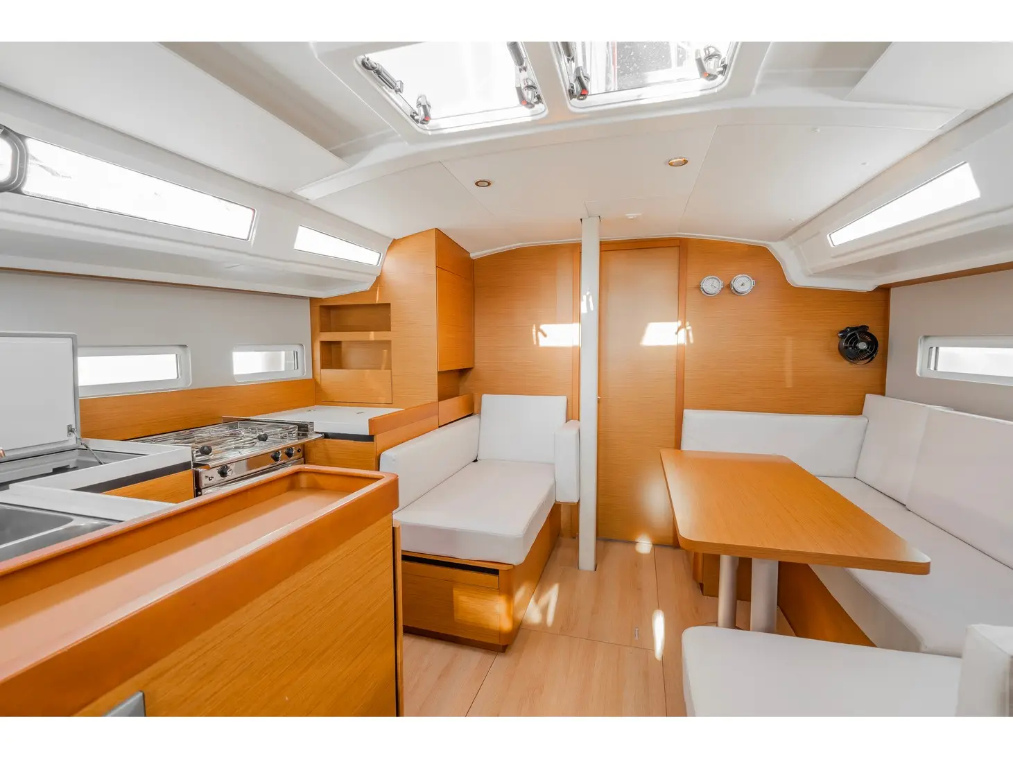 HIGH TIME, Interior image