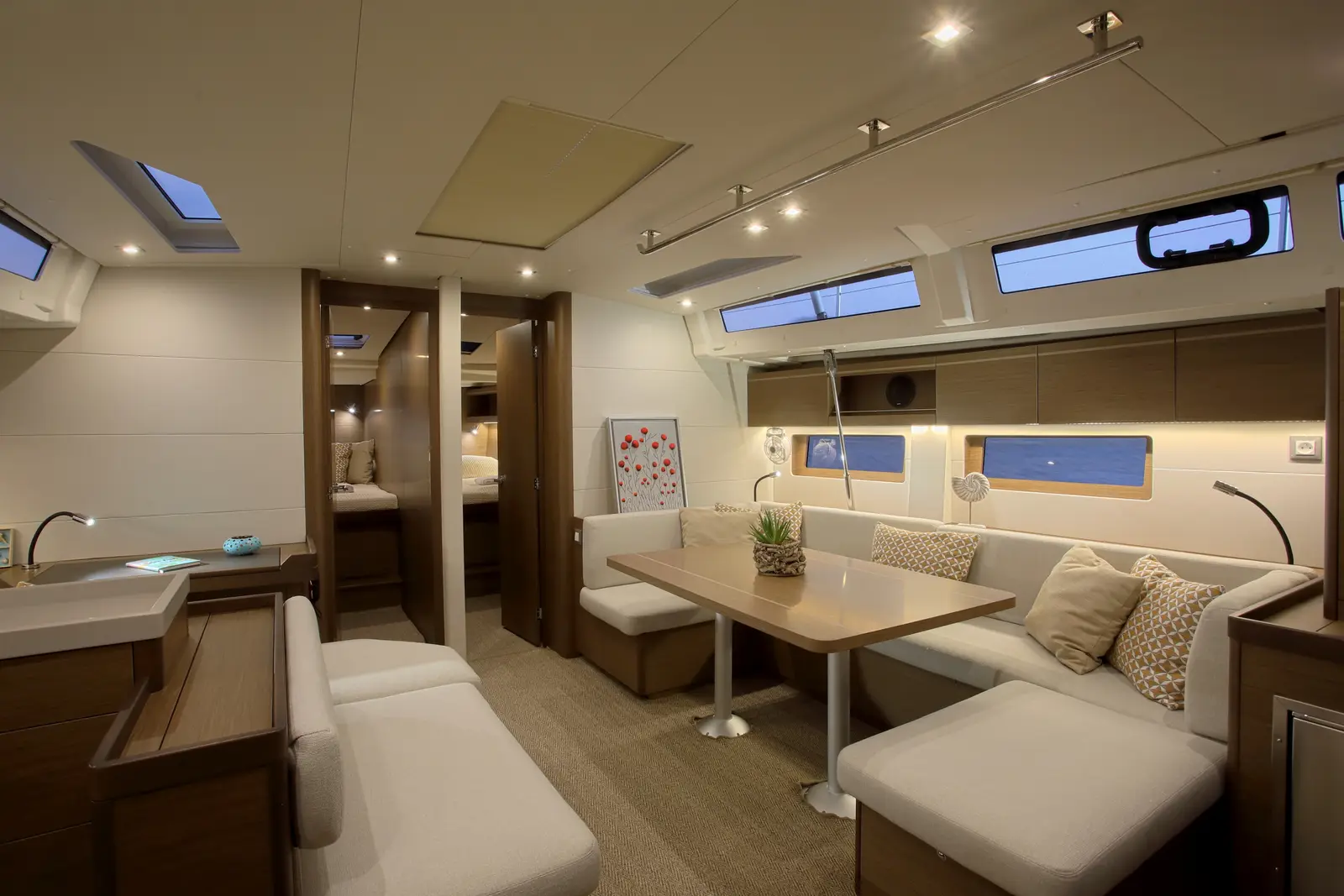 Premium +, Saloon