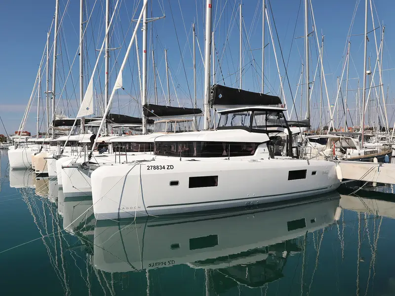 LUNA , Lagoon 42