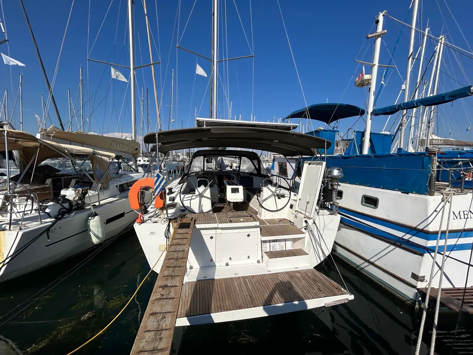Tango II, Main image