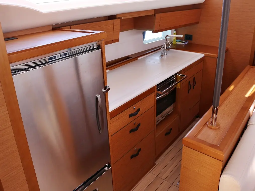 MYSTIC DREAMS, Interior image