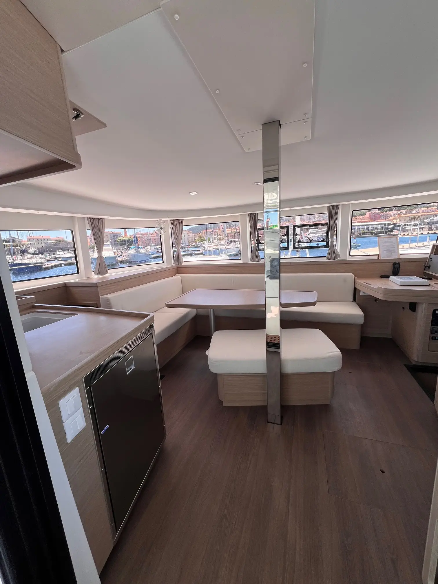 CELAVIE, Interior image