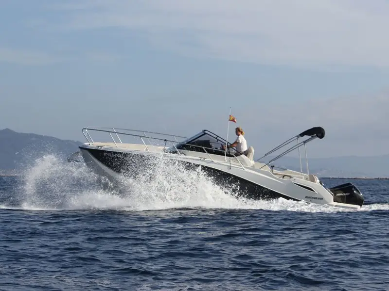 Alice, Quicksilver Activ 875 Sundeck