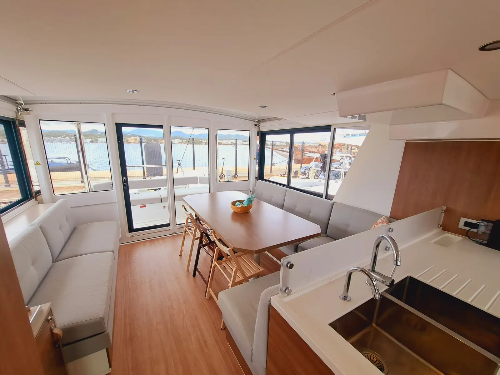 CANCELLI DEL CIELO, Interior image