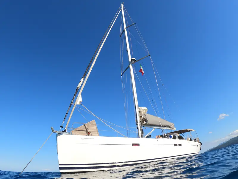 Yannis 65 s, Main image