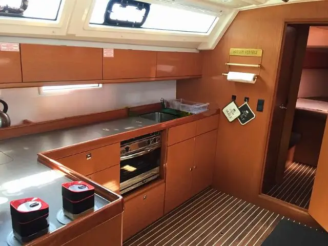 Renee, Interior image