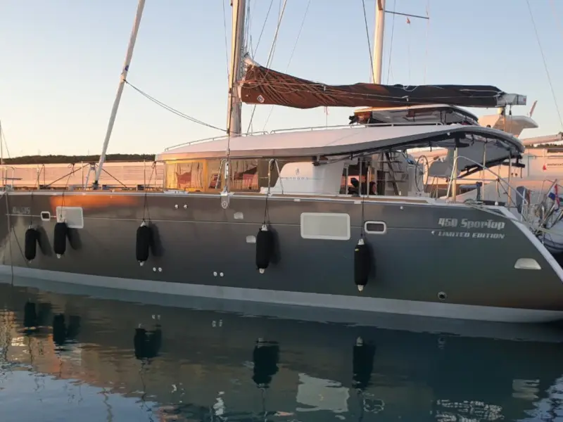 OASIS, Lagoon 450