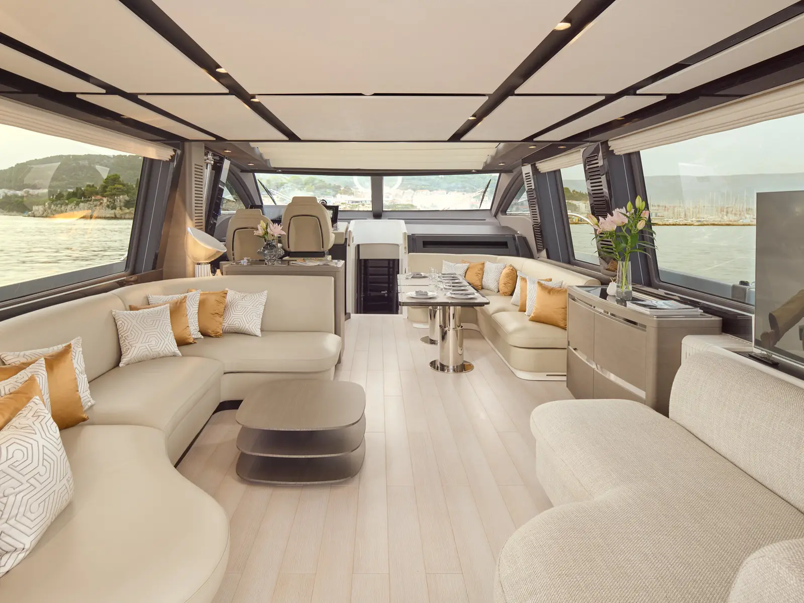 MYNE, Interior image