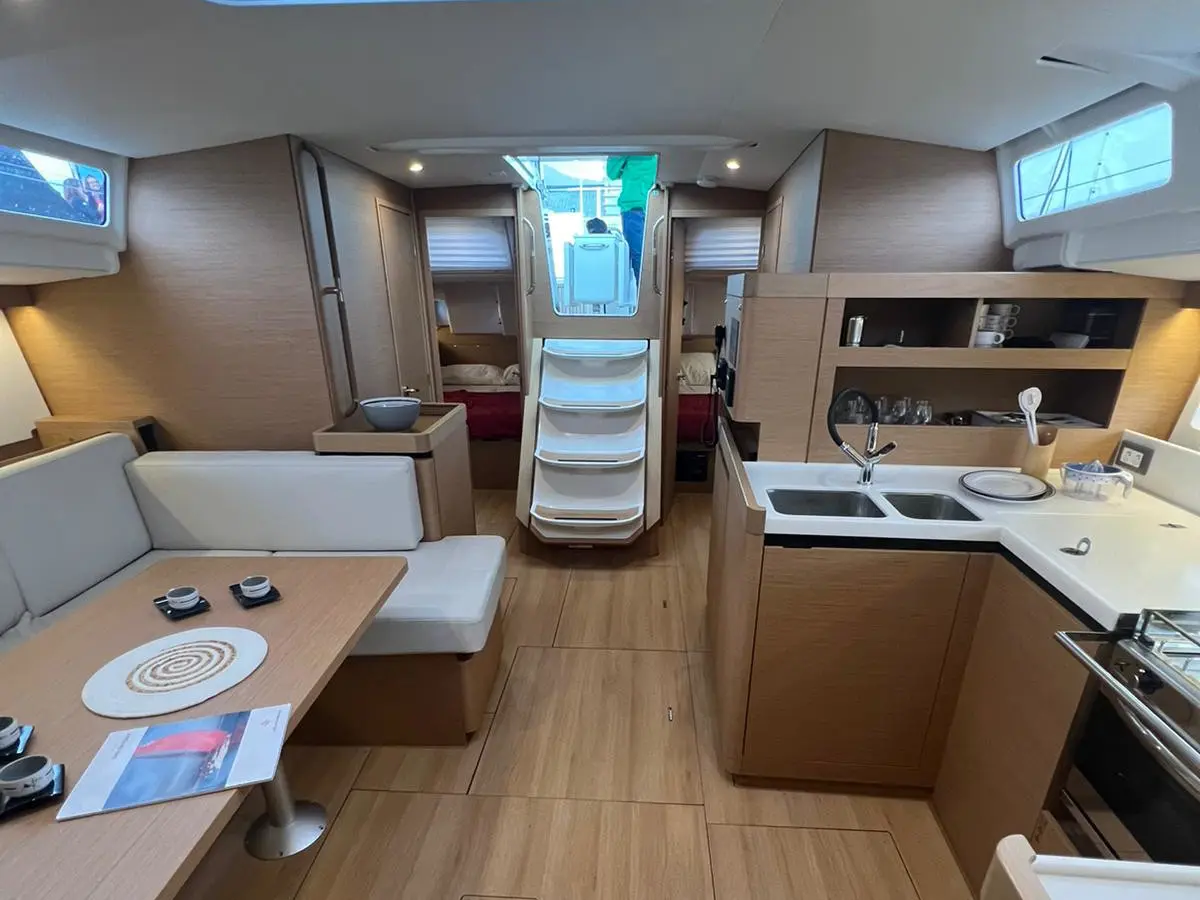 Rigel, Interior image