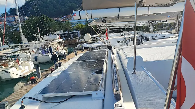 Gloria, Astréa 42
