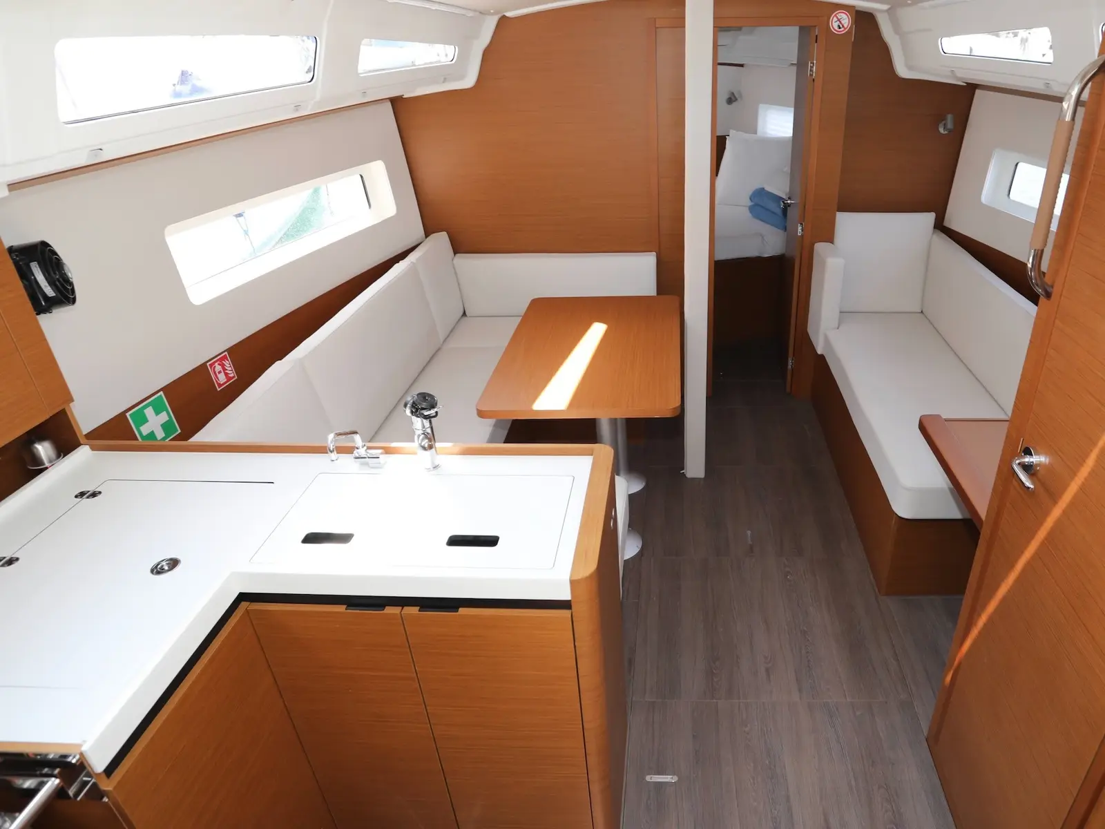 Red Kiss, Interior image