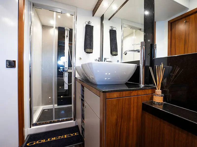 Goldeneye, Sunseeker Manhattan 73