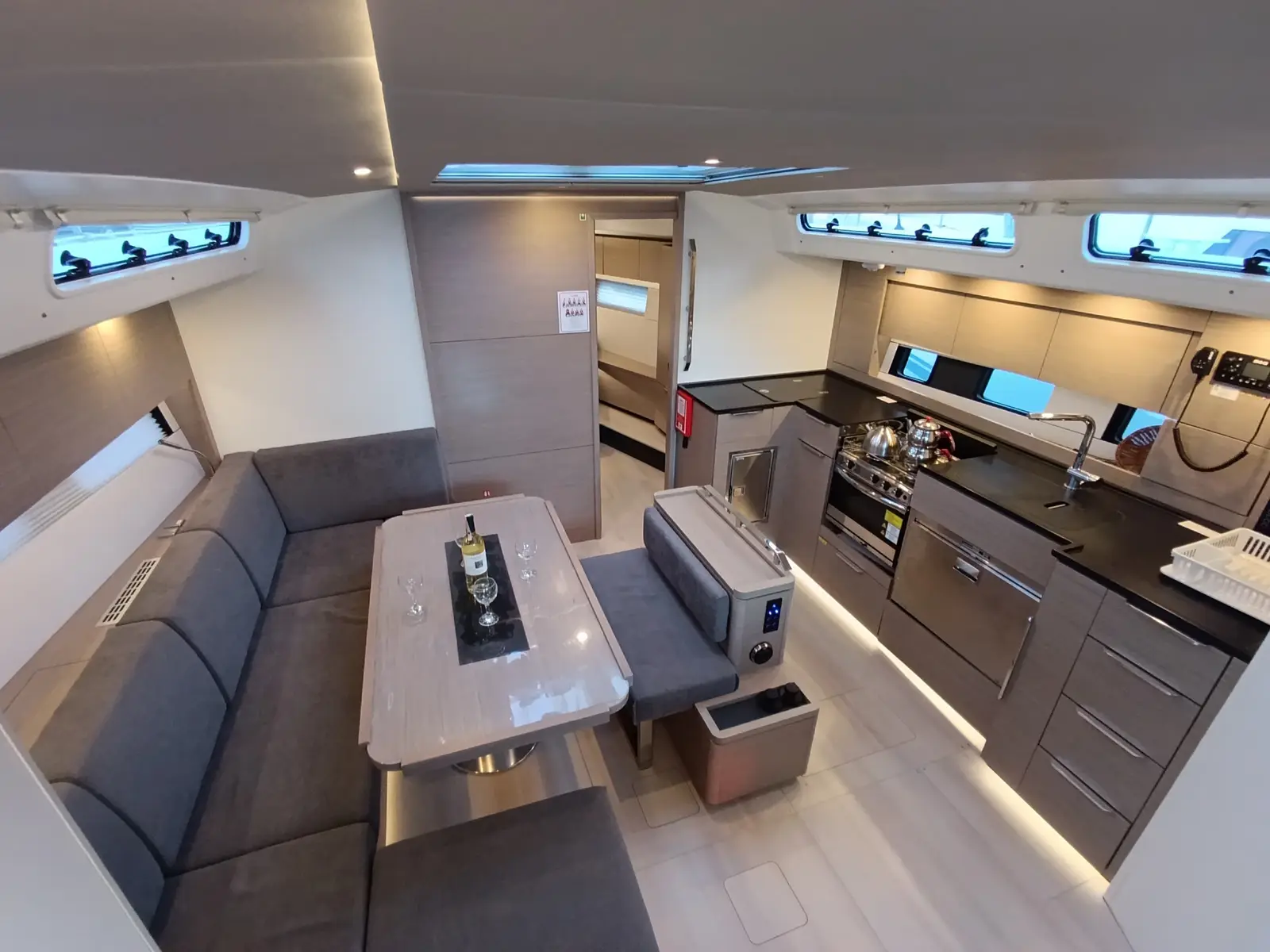 Binlik, Interior image