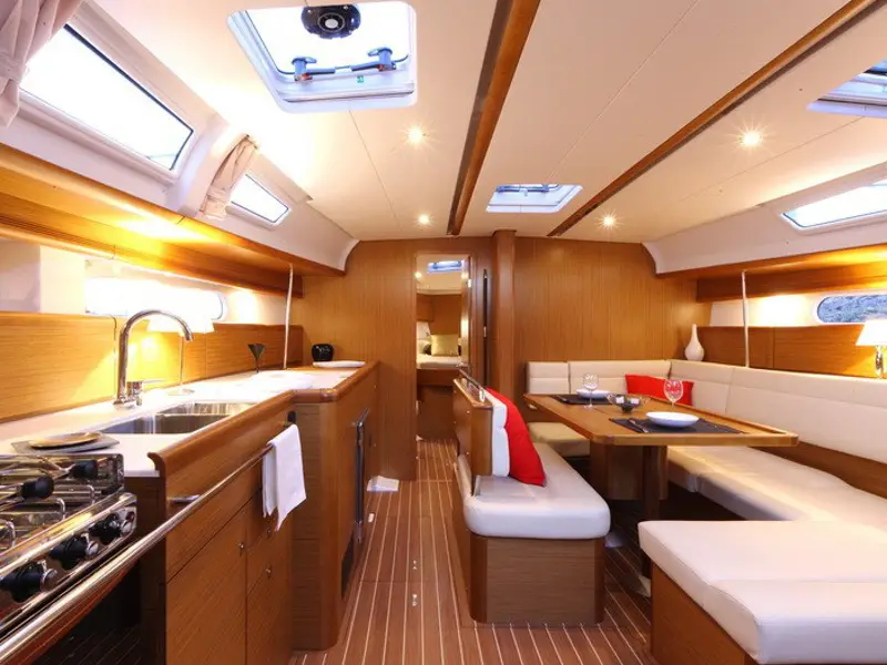 AF-SO44i, Interior image