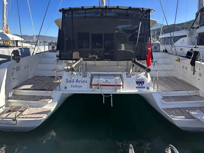 Miber Aries, Lagoon 40